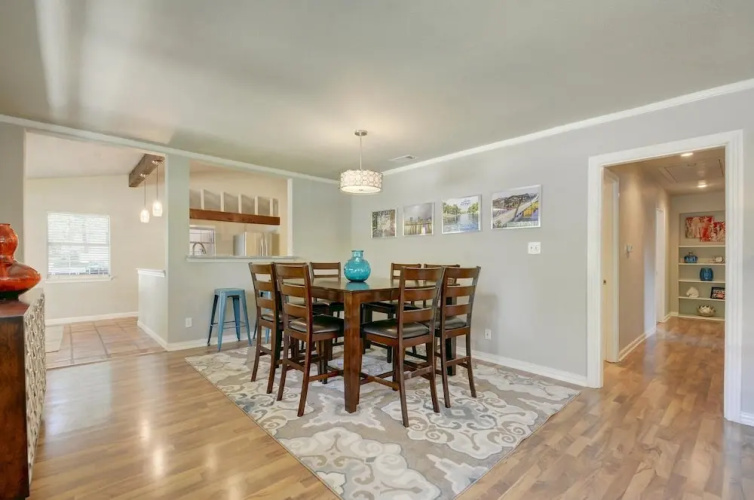 3BR 2BA Elegant Tarrytown House by RedAwning