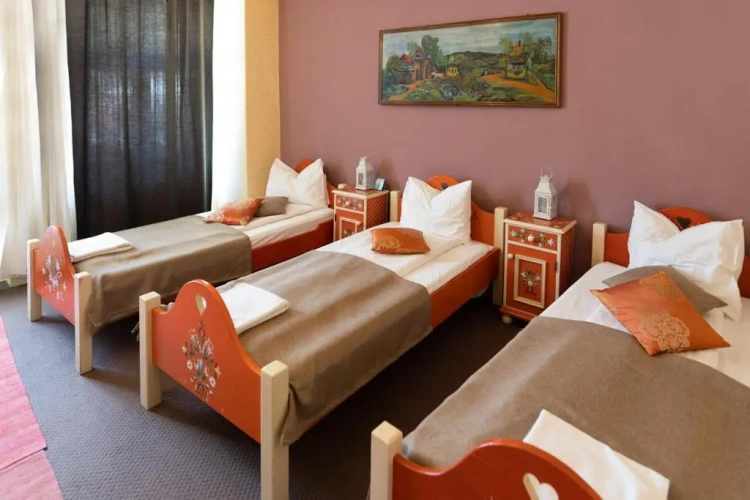 Standard Triple room