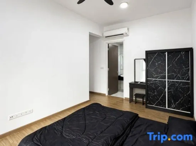 4 Bedrooms Apartment
