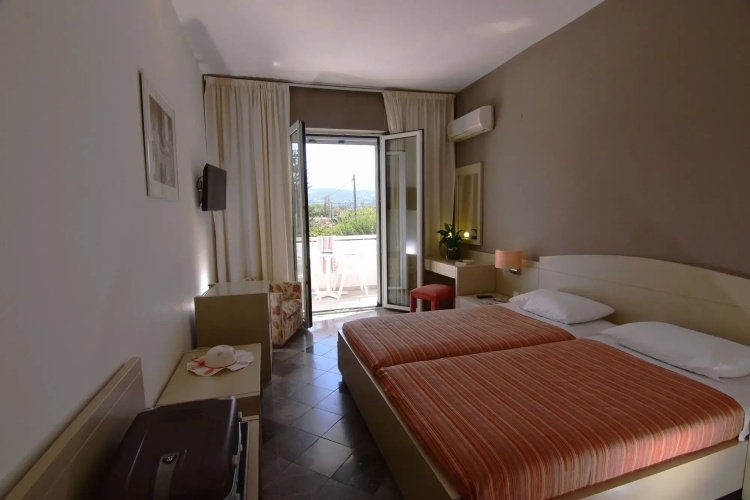 Mantenia Hotel