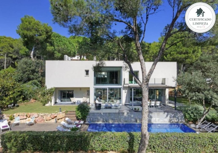 4 Bedrooms Cottage