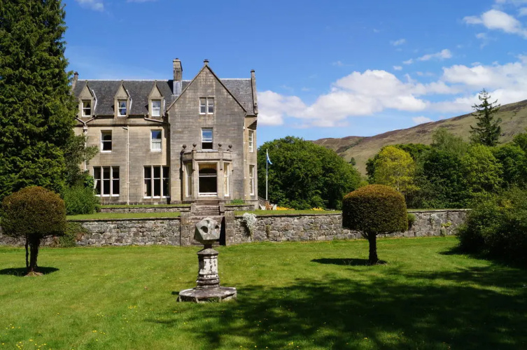 Glengarry Castle Hotel