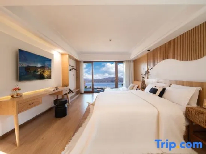 Standard Twin room with balcony and with view