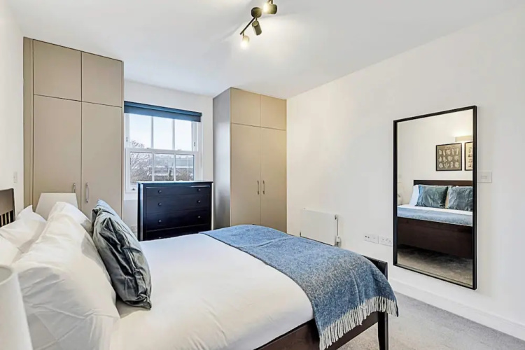 Chiswick Gem: 2 Bedroom Flat