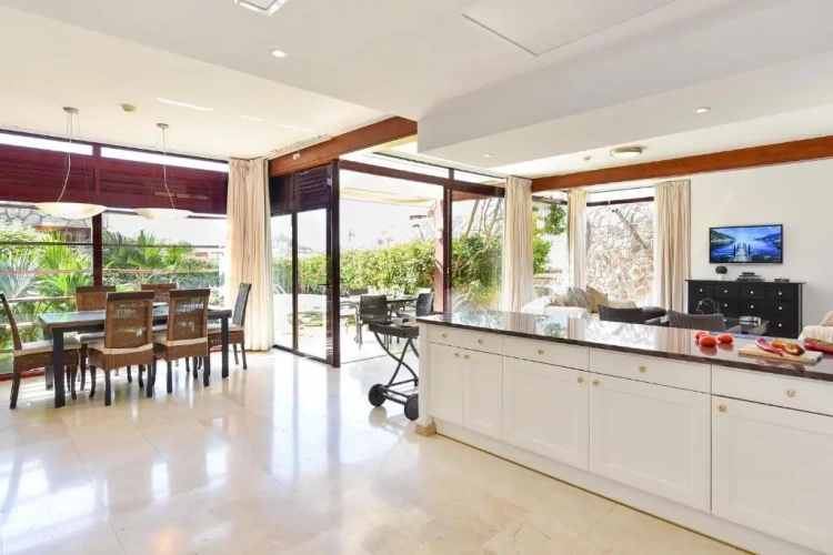 3 Bedrooms Villa