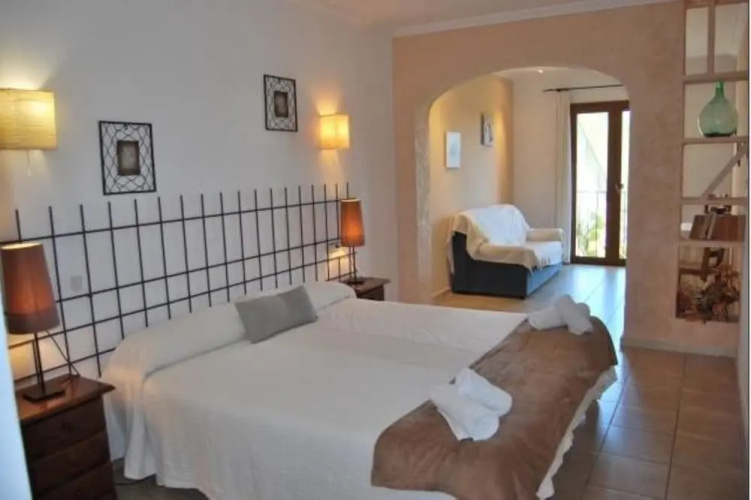Villa - 6 Bedrooms with Pool and WiFi - 103977