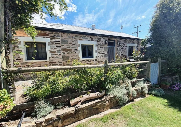 2 Bedrooms Cottage