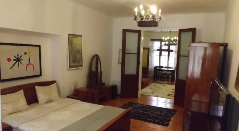 Apartament In Cetate