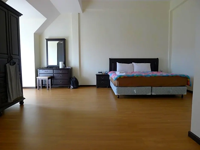 4 Bedrooms Apartment with balcony