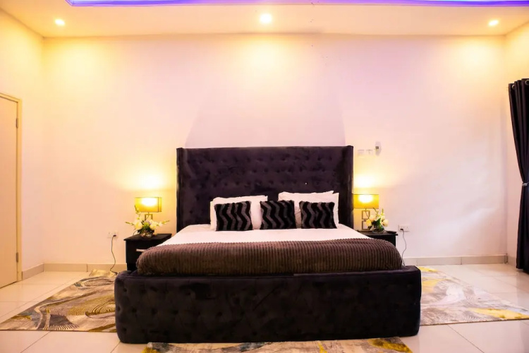 Ajah - Duplex - Sleeps 4 - Pool - Parking