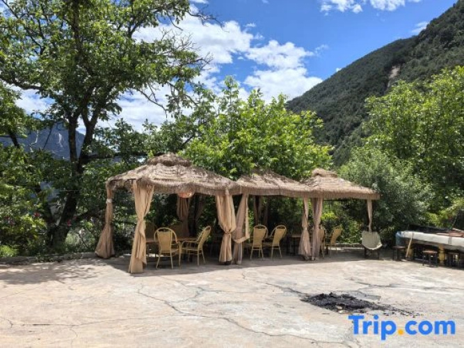 Danba Banshan Yunju Xiaogema B&B