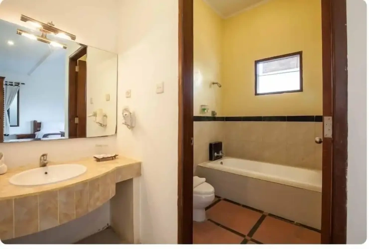 4 Bedrooms Villa