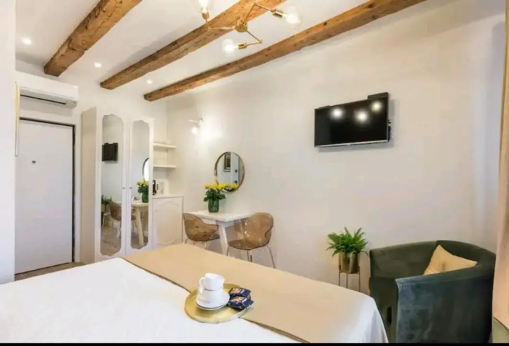 Old town vibes for 2, luxury room with sea view