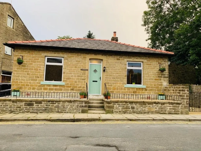 2 Bedrooms Cottage