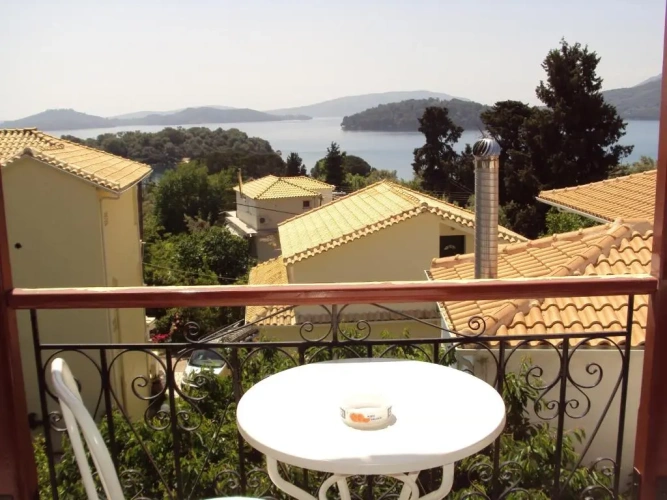 Standard Triple room with sea view