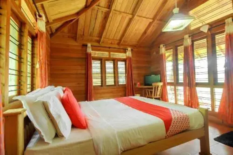 OYO 26741 Cocoon Royale