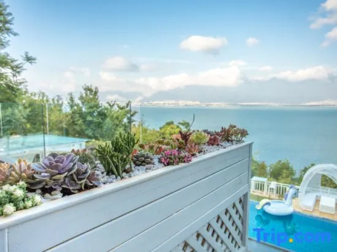 Heqi Lake View Hotel