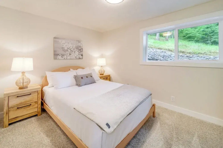 Tree-lined Hayden Home w/ Hot Tub & Lake Views!