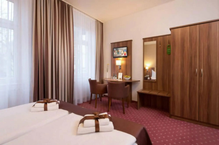 Gold Hotel