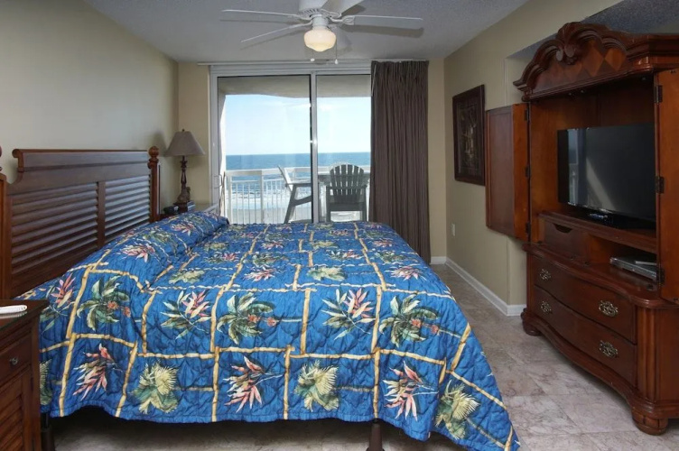 Crescent Shores 405 (North Tower) by RedAwning