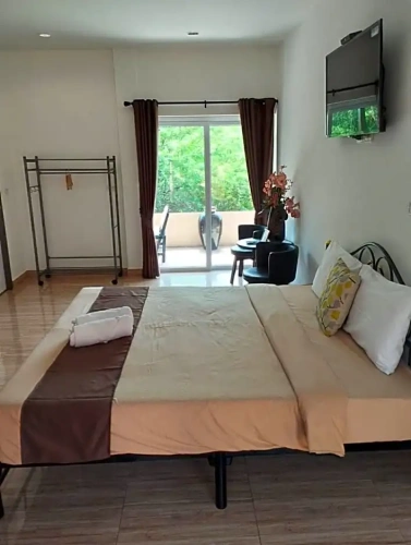 Standard Family room with garden view