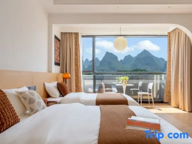 Standard Twin room with balcony