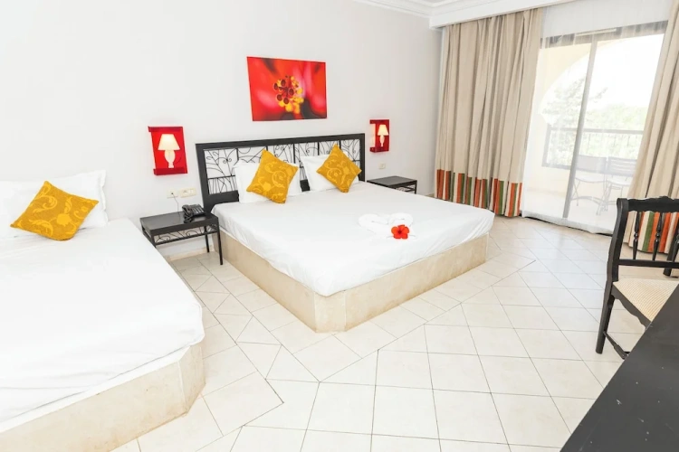 Standard Triple room