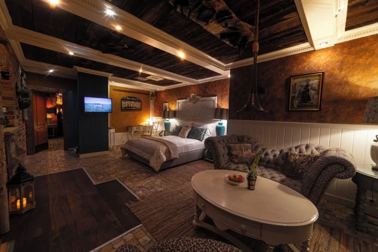 Classic Double Basement Suite
