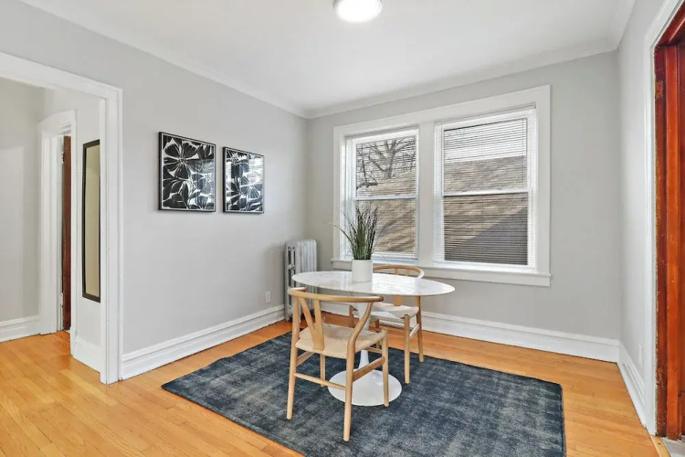 1BR Airy Apt- Barry 2