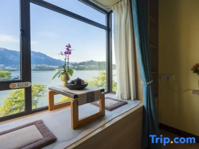 3 Bedrooms Villa with lake view