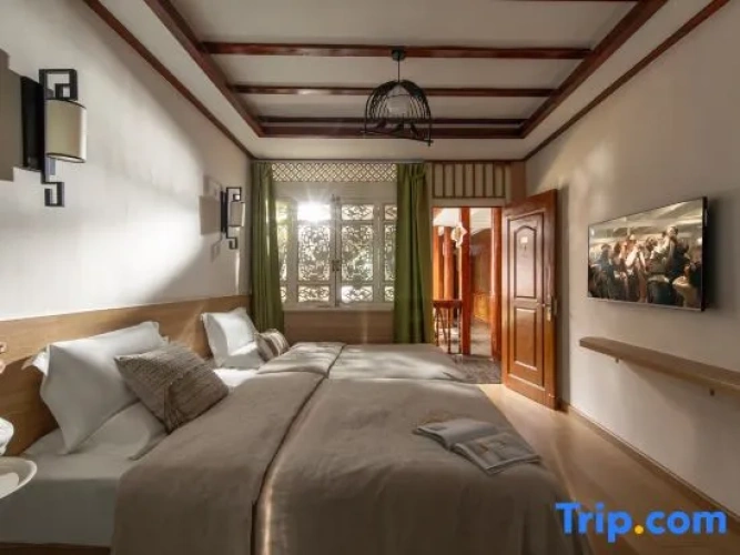 Standard Double room with street view