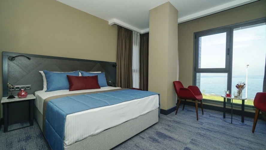 Deluxe Double room with partial sea view