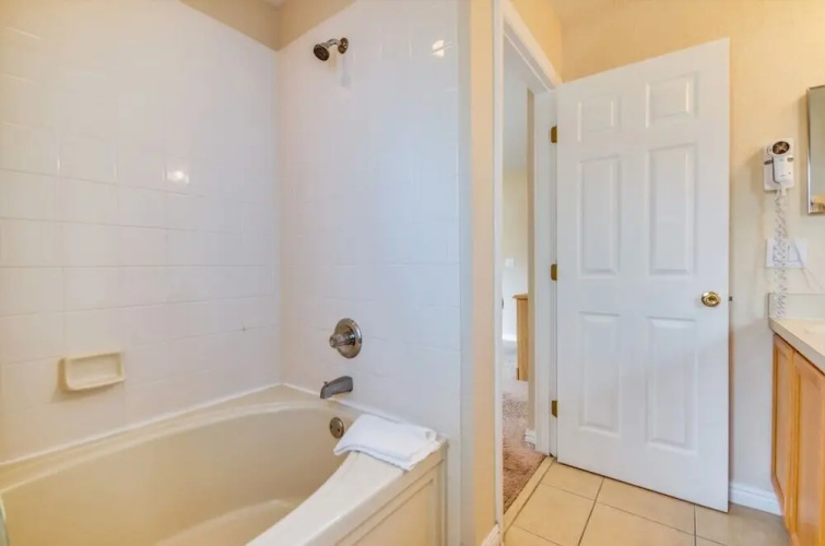 734lam 3 Bedroom Townhouse