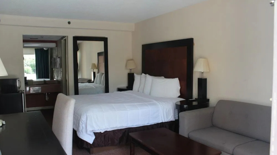Deerfield Inn & Suites