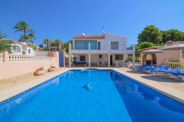 3 Bedrooms Villa