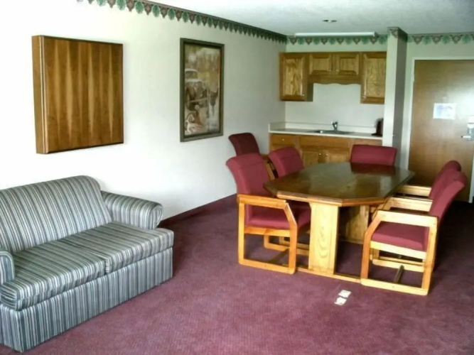 National Heritage Inn and Suites