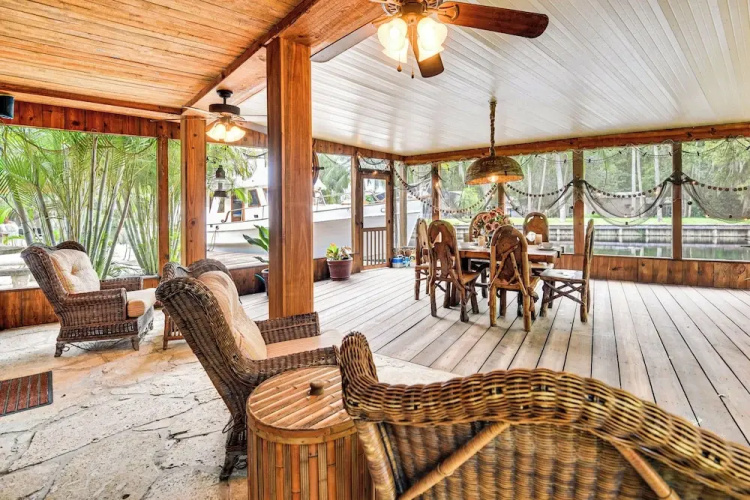 Sandy Shore & Multi-boat Dock! St Johns River Home