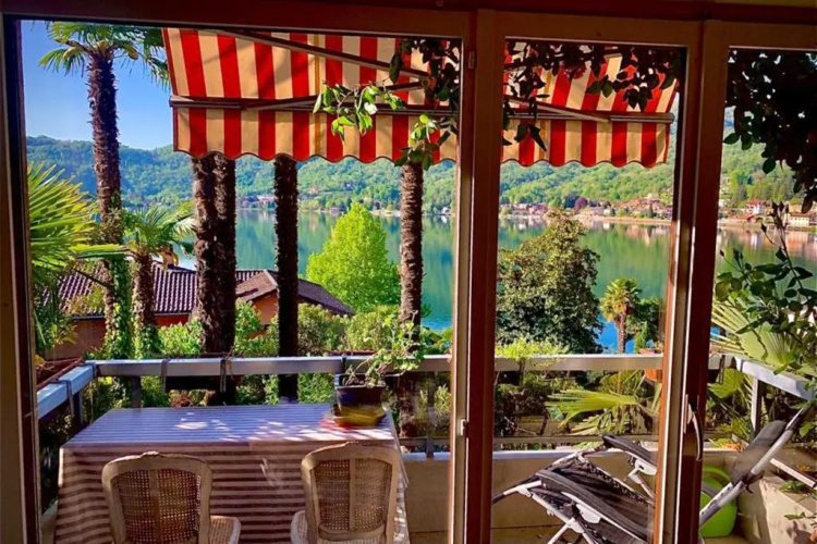 Queen Lake View