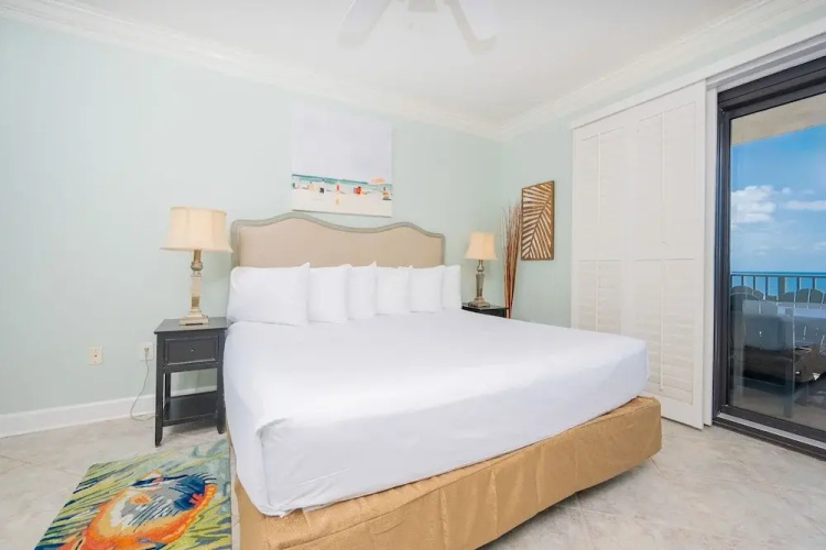 Phoenix Vi 61103 3 Bedroom Condo