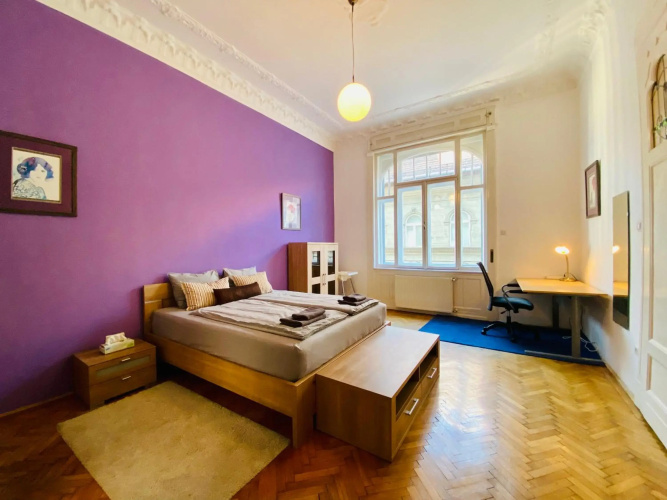 Deco House - Huge central two bedroom
