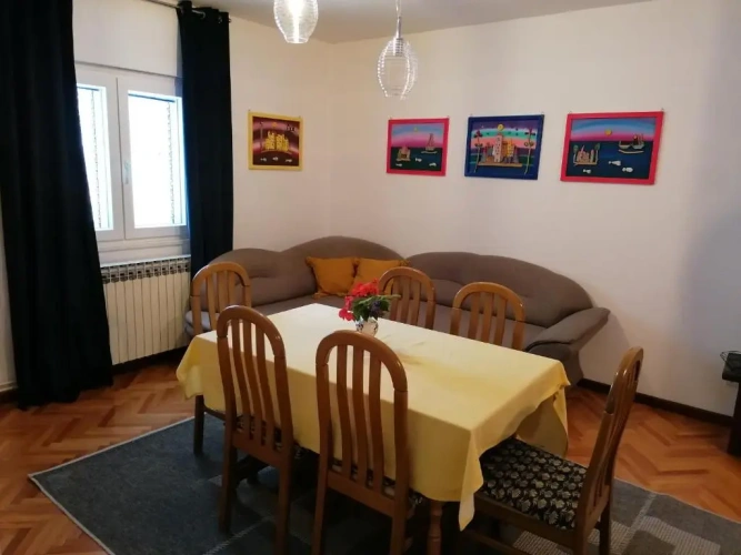 3 Bedrooms Apartment