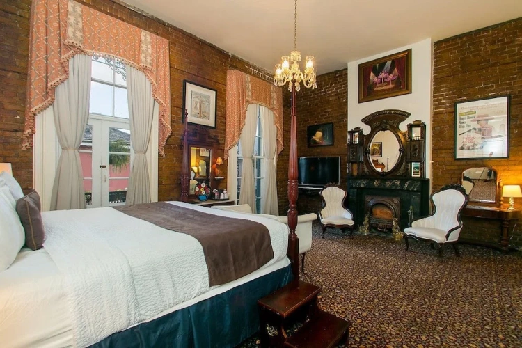 Royal Double room with balcony and with city view