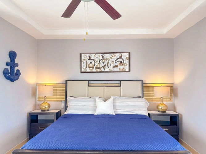 Gorgeous 1 BR PH Apartment w Jacuzzi