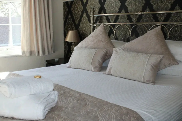 The Birdham Hotel & Restaurant