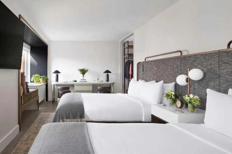2 Bedrooms Suite with city view