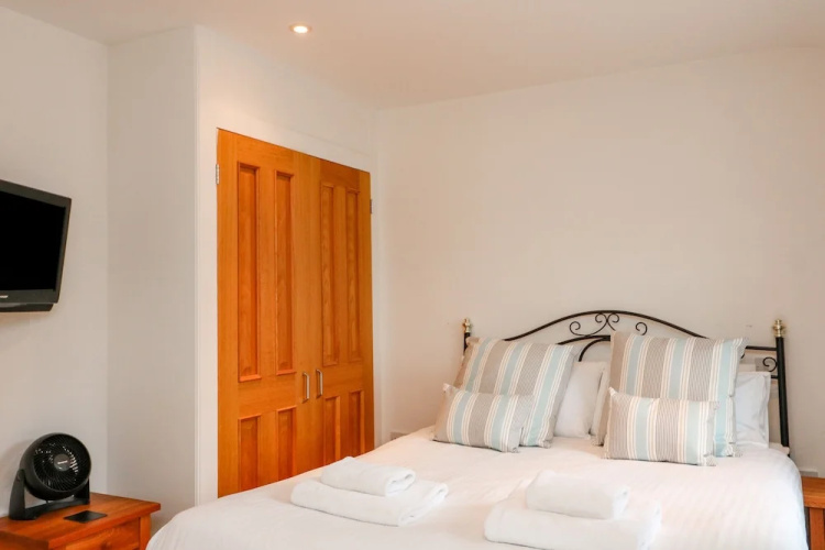 1 Orchard Cottages