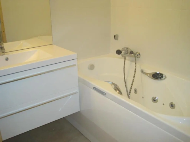3 Bedrooms Apartment