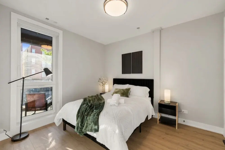 Bright 2bed 2bath in Brand New Pilsen Development