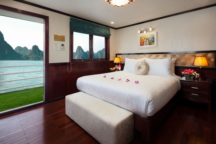 Halong Silversea CruiseOver view