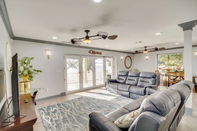 Front Row Beachfront Long Beach Getaway